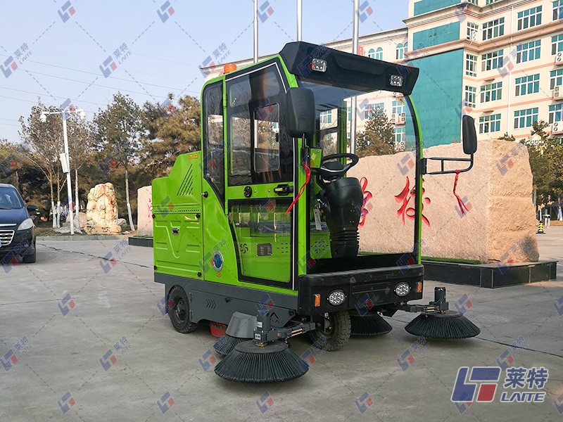 校园清扫车