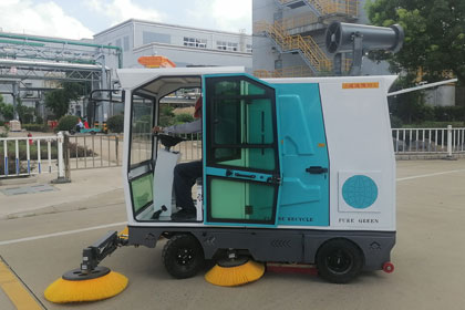 先尼科化工（泰兴）有限公司引进莱特LT-G50扫地车 赋能高效清洁 彰显人文关怀